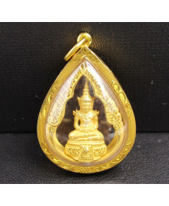 พระแก้วมรกต ทรงหยดน้ำ เนื้อทองคำ รัชกาลที่9 ครบ 75 พรรษา ปี 2545 เลี่ยมทองเก่า นน. 14.70 g